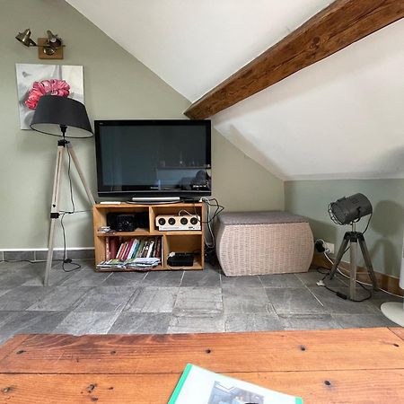 Les Combles De L Aure Grand Studio Cosy Confortable Classe 3 Etoiles Centre Bayeux 2 Mn A Pied Cathedrale Proche Plages Du Debarquement Екстер'єр фото