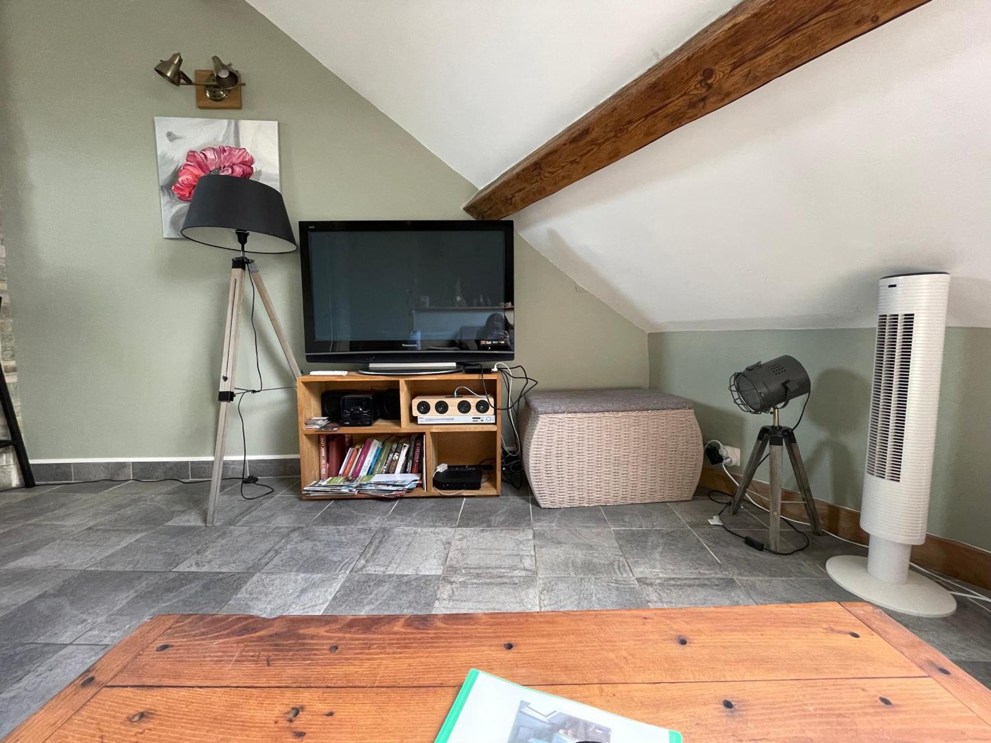 Les Combles De L Aure Grand Studio Cosy Confortable Classe 3 Etoiles Centre Bayeux 2 Mn A Pied Cathedrale Proche Plages Du Debarquement Екстер'єр фото