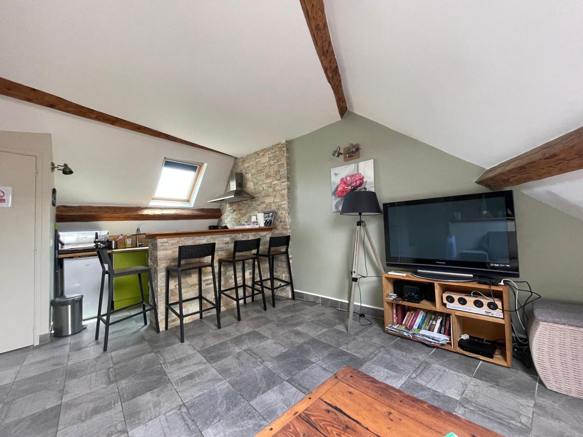 Les Combles De L Aure Grand Studio Cosy Confortable Classe 3 Etoiles Centre Bayeux 2 Mn A Pied Cathedrale Proche Plages Du Debarquement Екстер'єр фото